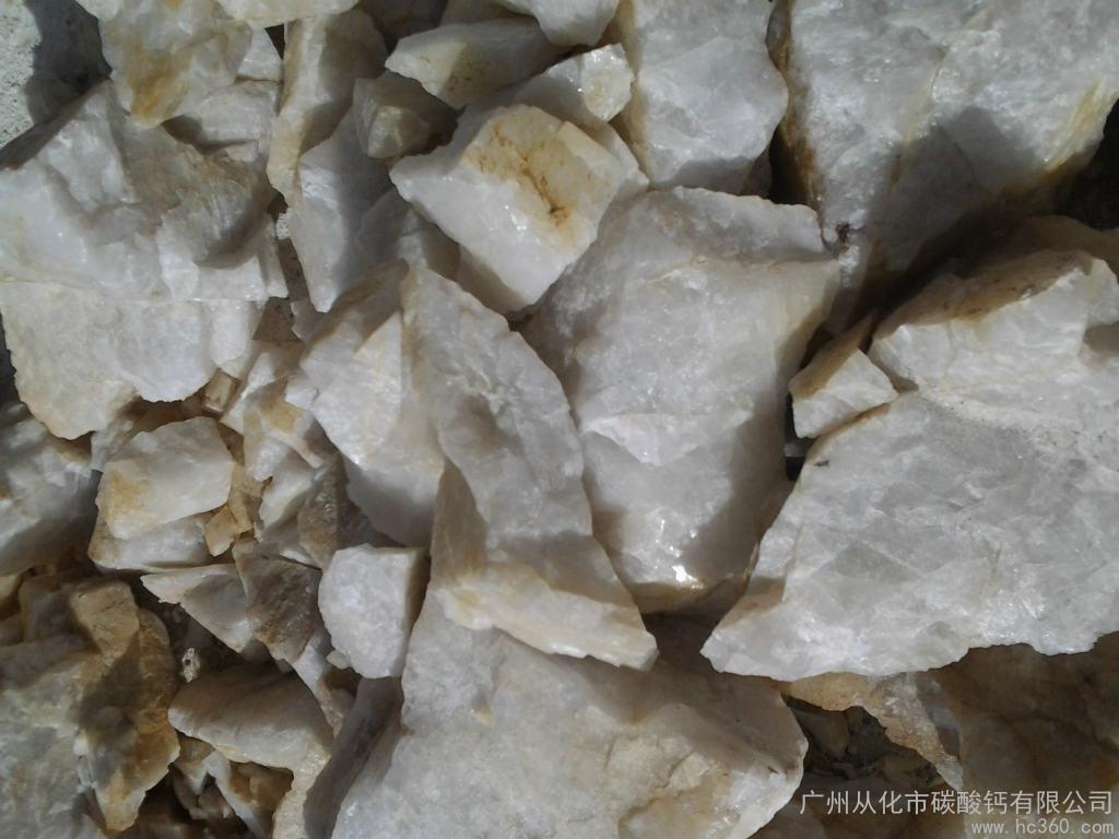 石英石對輥破碎機試機現(xiàn)場