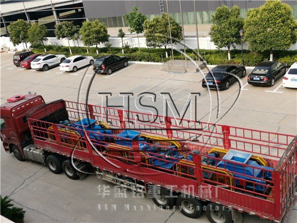 三臺(tái)750ⅹ500型對輥破碎機(jī)發(fā)往貴陽